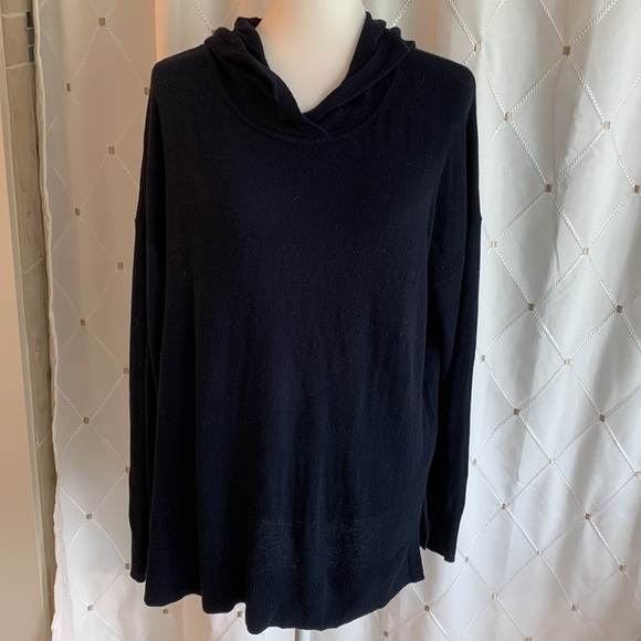 Cute banana republic navy lightweight hoodie. Size XL - Picture 2 of 5